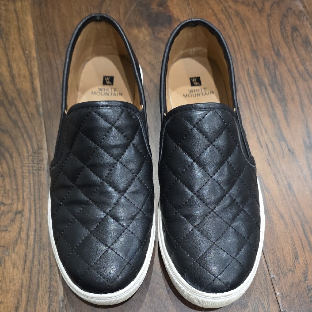 White Mountain Quilted Black Leather Women's Slip On's